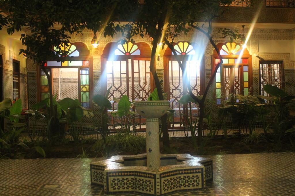 Riad Les Chrifis Navette Aeroport 24 Sur 24 فاس المظهر الخارجي الصورة