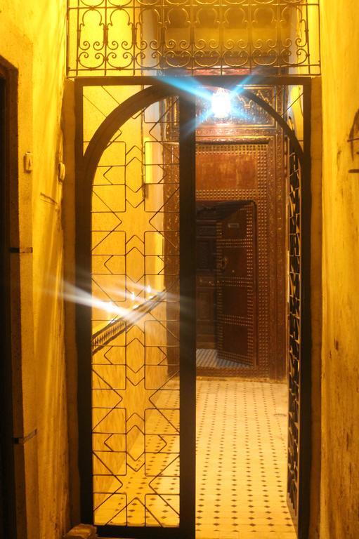 Riad Les Chrifis Navette Aeroport 24 Sur 24 فاس المظهر الخارجي الصورة