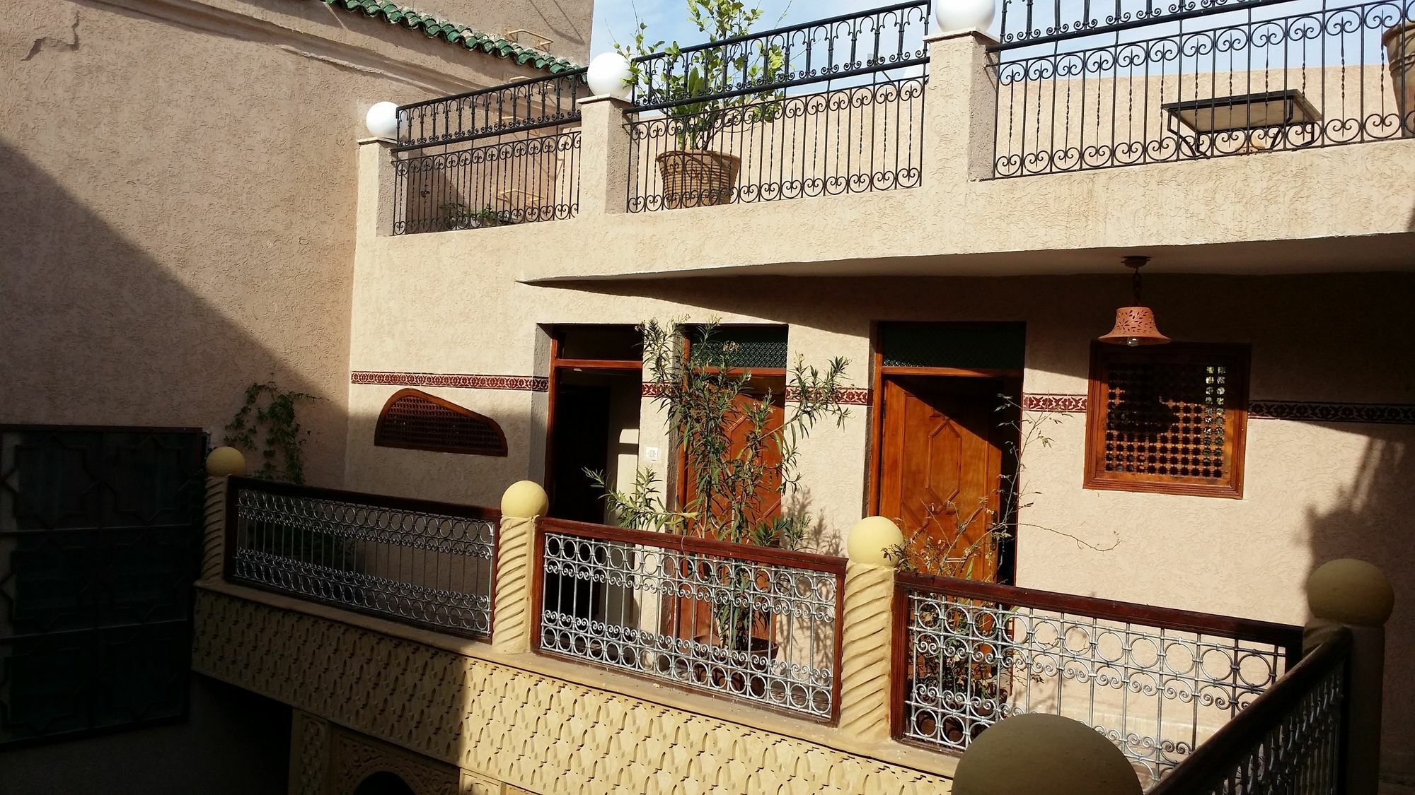 Riad Les Chrifis Navette Aeroport 24 Sur 24 فاس المظهر الخارجي الصورة